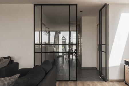 Vast raam met Pivoterende deur  Dikkebus - Ieper 